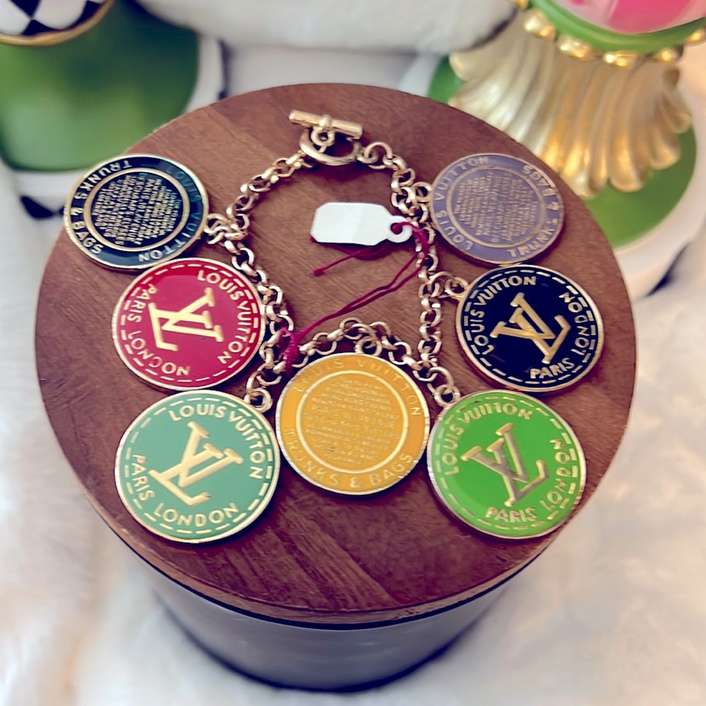 Bracelet “designer inspired”. THIS IS NOT AUTHENTIC and not selling as such.